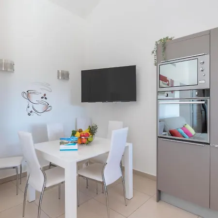 בית נופש Holiday Santa Giulia Palace פורטו-וישיו