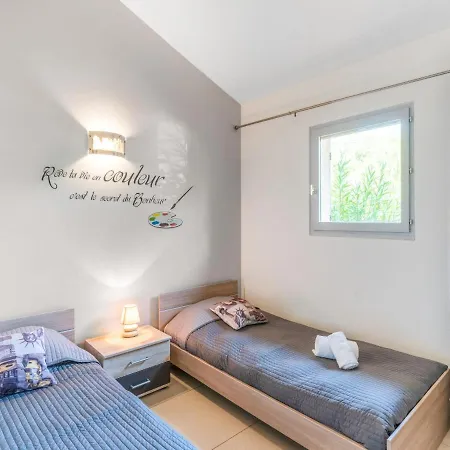 Holiday Santa Giulia Palace בית נופש פורטו-וישיו