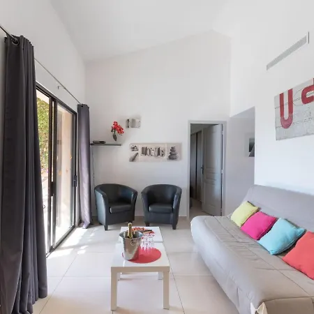 בית נופש Holiday Santa Giulia Palace