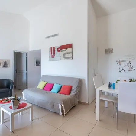 Holiday Santa Giulia Palace بيت للعطل *